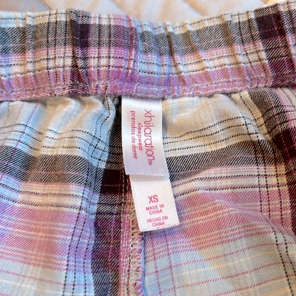 Cute Ruffle Trim Booty Sleep Shorts with Pockets in Size XS - Picture 2 of 6